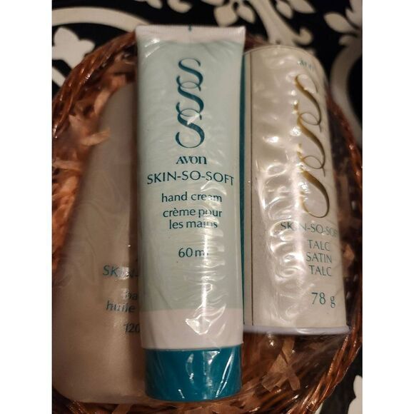 Vintage Avon Skin So Soft Gift Set Bath Oil Talc Lotion 3 pc Old Stock - Picture 3 of 3